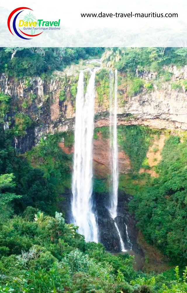 Die Erde der sieben Farben & Wasserfall Die Erde der sieben Farben & Wasserfall